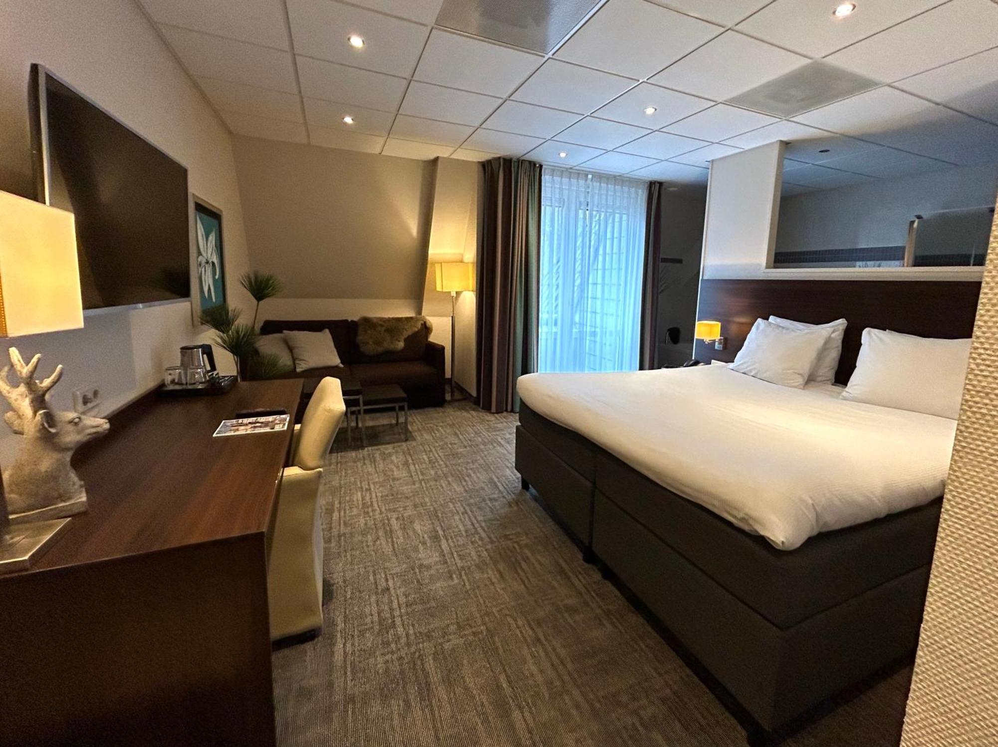 Hotel De Werelt Garderen Bagian luar foto