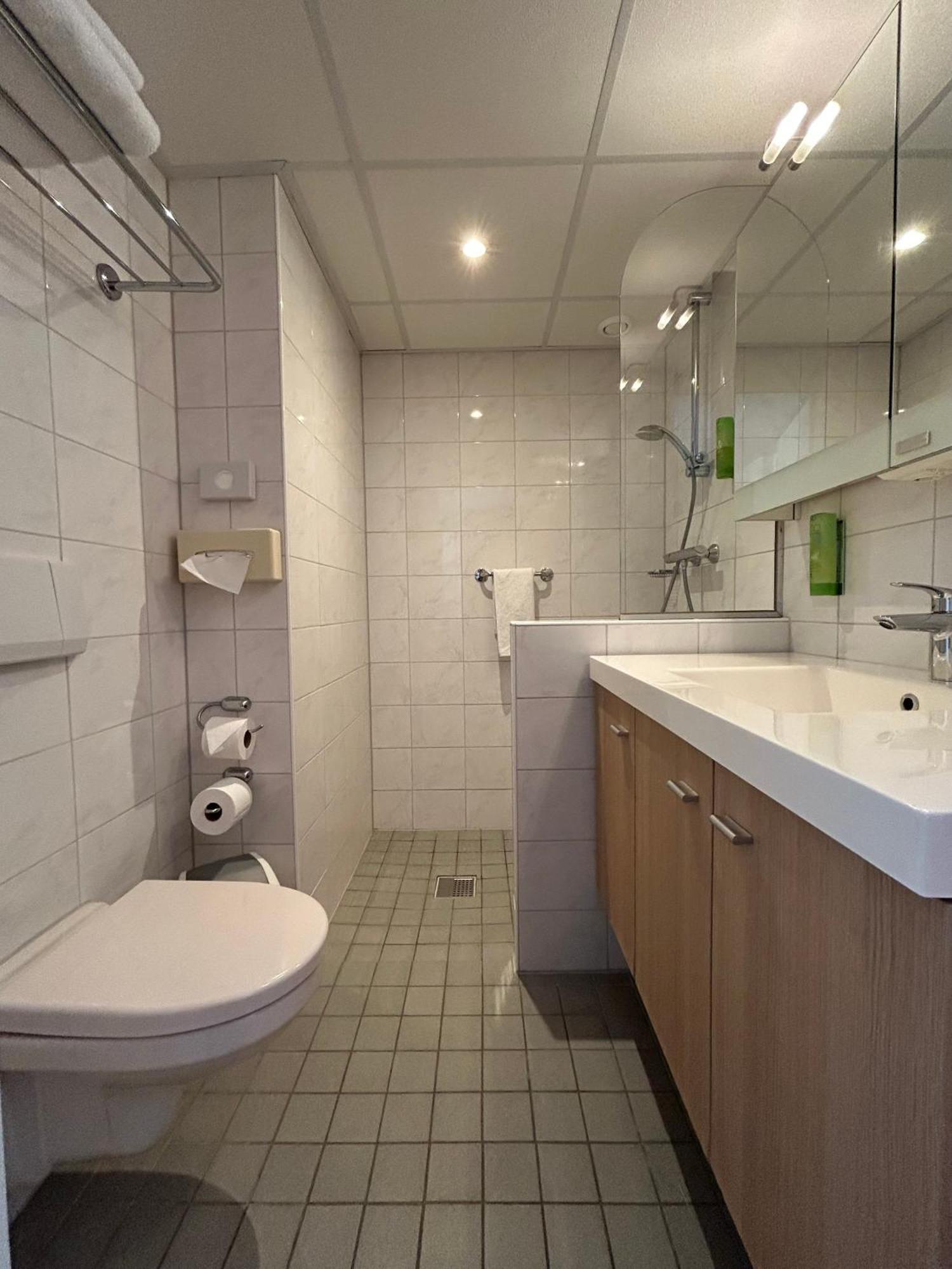 Hotel De Werelt Garderen Bagian luar foto
