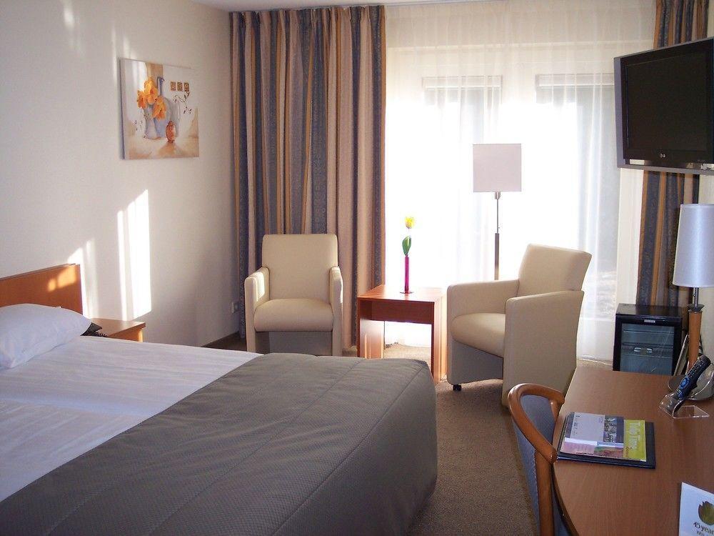 Hotel De Werelt Garderen Bagian luar foto