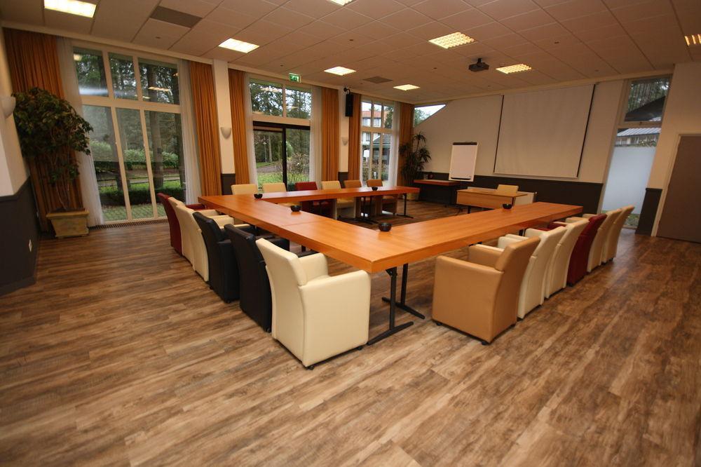Hotel De Werelt Garderen Bagian luar foto