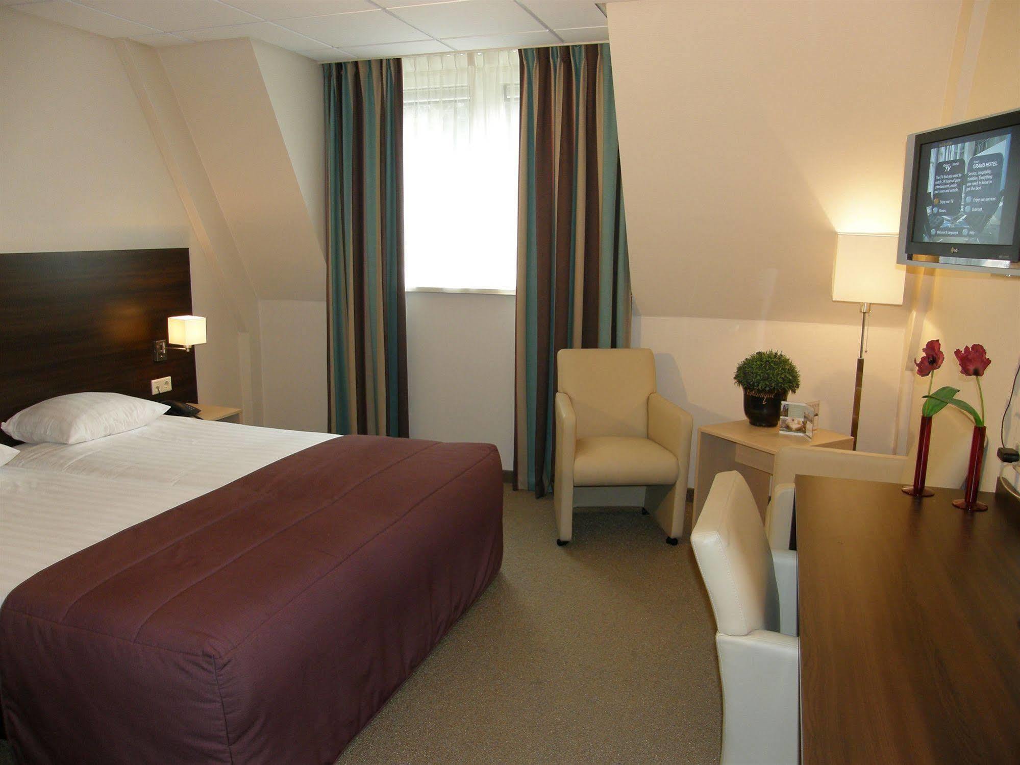 Hotel De Werelt Garderen Bagian luar foto
