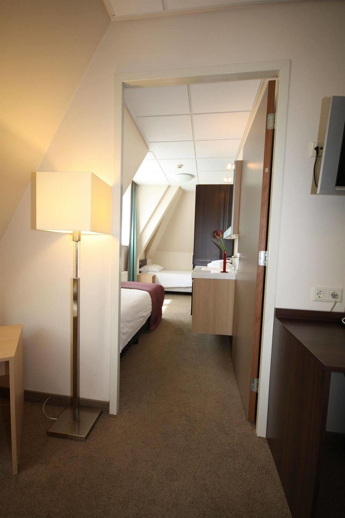 Hotel De Werelt Garderen Bagian luar foto