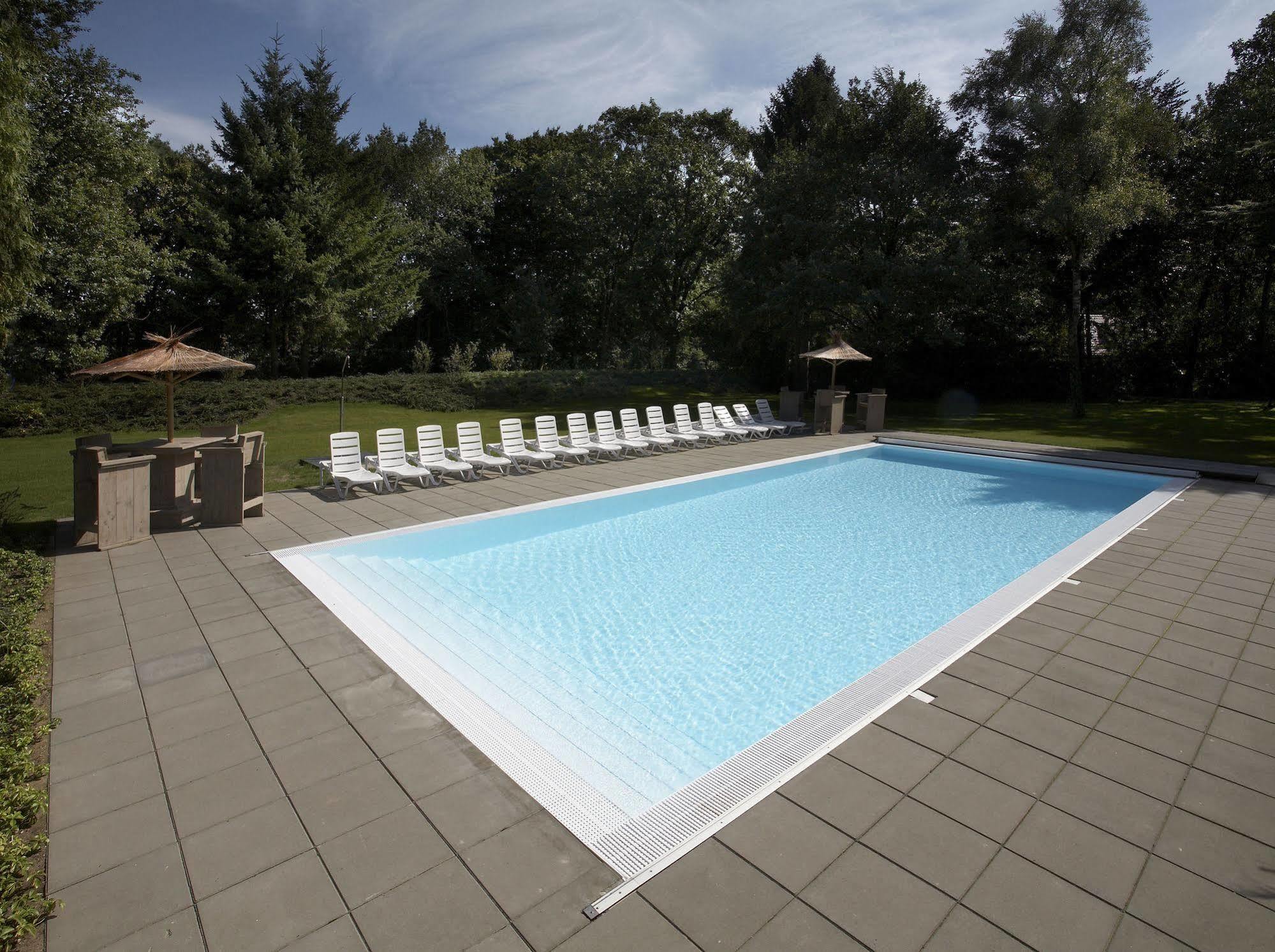 Hotel De Werelt Garderen Bagian luar foto